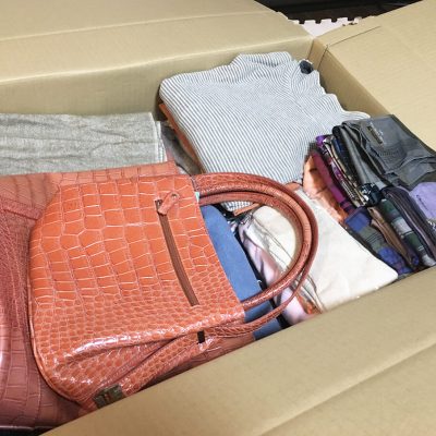 実家の洋服とバッグをブランディアの宅配買取へ