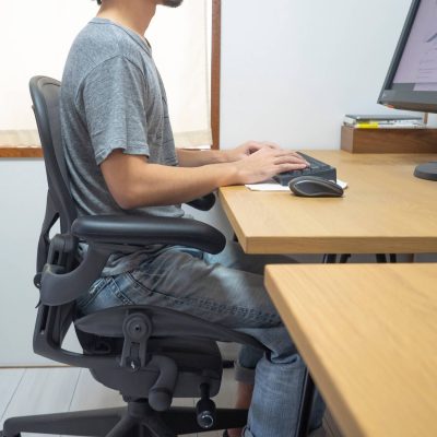 アーロンチェア前傾オン