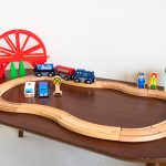 木製の列車とレール
