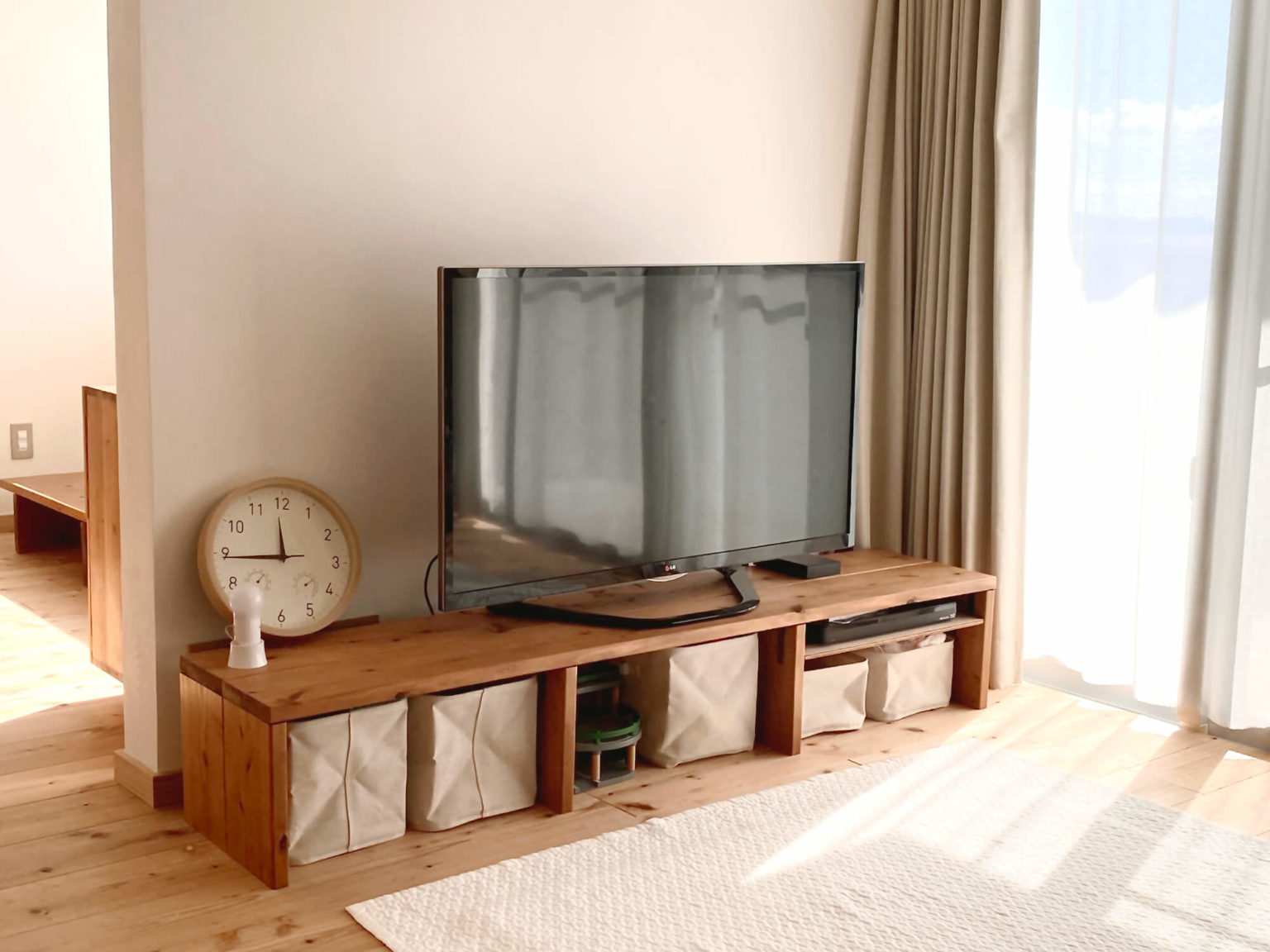 木製テレビボードをDIY。杉板でつくるシンプルなデザイン | くらのら