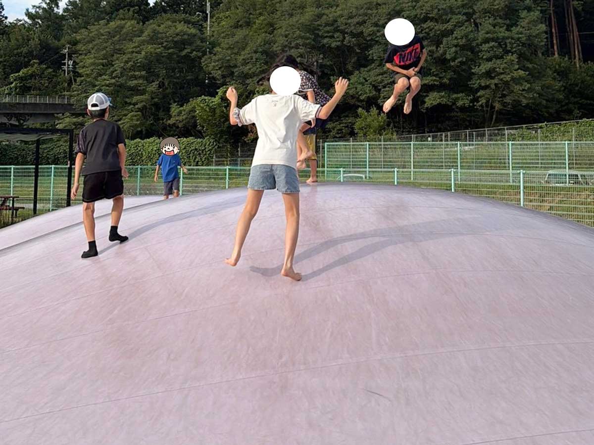 小坂田公園のトランポリン