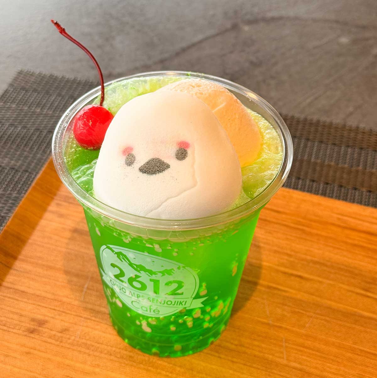 ライチョウのクリームソーダ